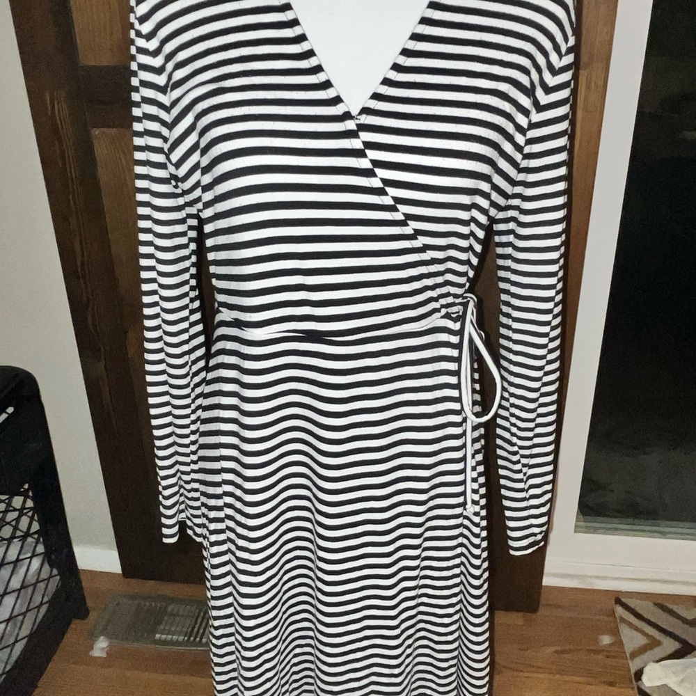 Old Navy Black and White Striped Long Sleeve Dress